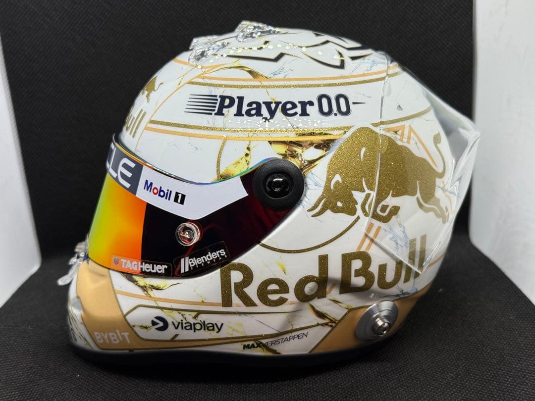 1/2ヘルメット レッドブル M.フェルスタッペン 2024 チャンピオン仕様