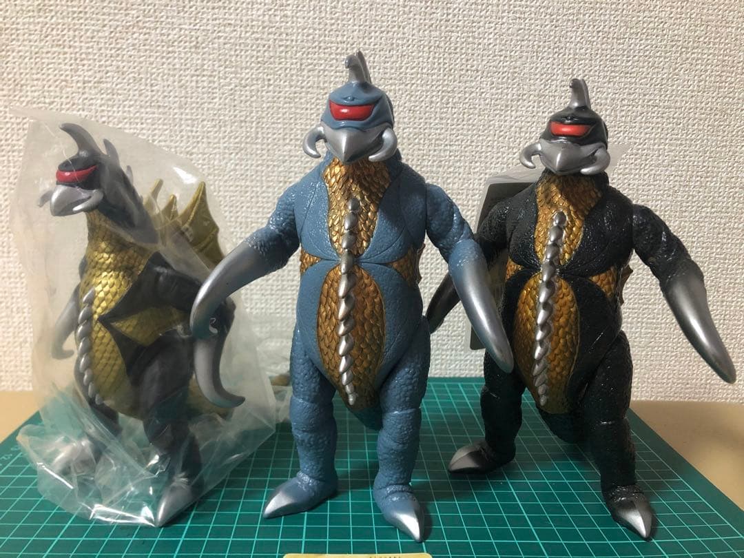 ガイガン タグ付き3種類★バンダイフィギュア ゴジラ対ガイガン ゴジラシリーズ