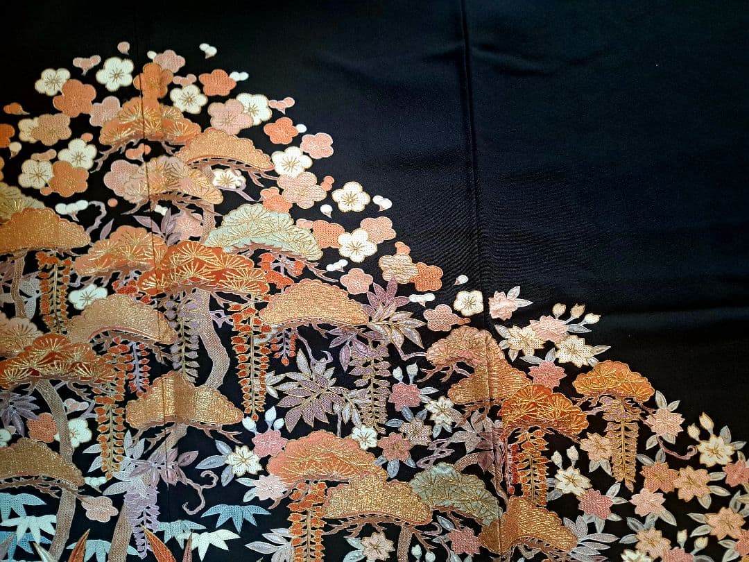 未使用❇️豪華総刺繍黒留袖　スワトウ刺繍、相良刺繍　 比翼仕立て　フルセット
