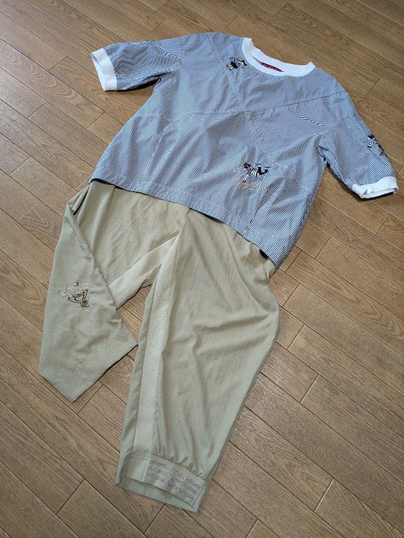 オレボレブラ♥️ぶたさんゴールドラメビジュ涼感ベージュサルエルパンツ