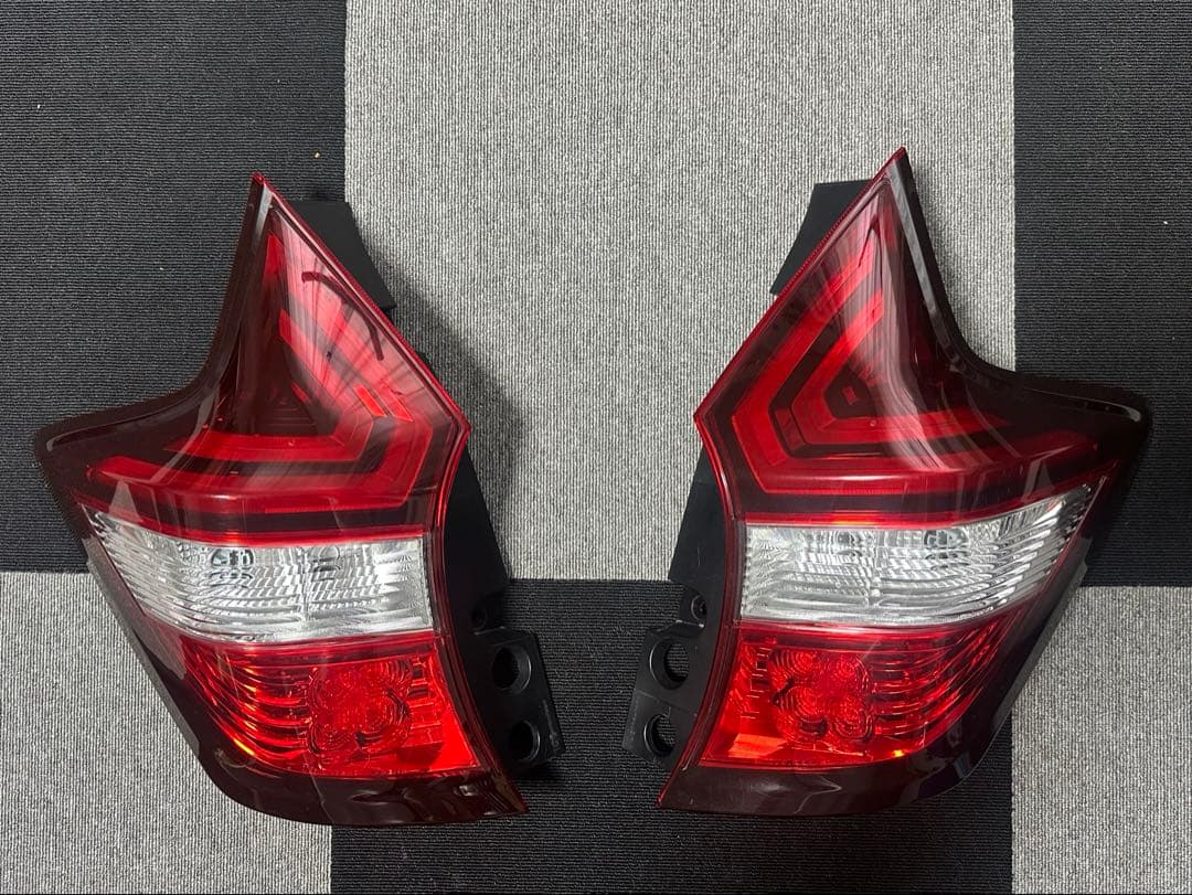 日産ノート E12 後期用テールランプ ハーネス付き左右セット