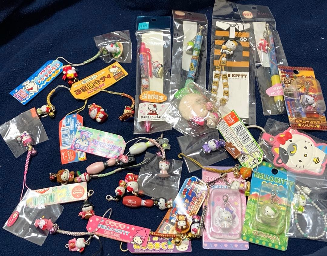 30点ご当地キティ根付けやペンやファスナーマスコットなど