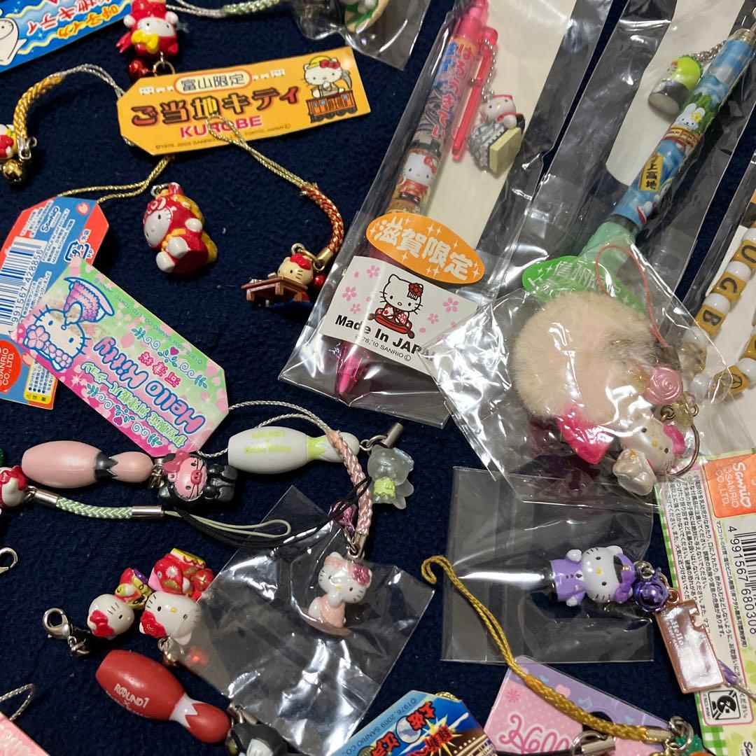 30点ご当地キティ根付けやペンやファスナーマスコットなど