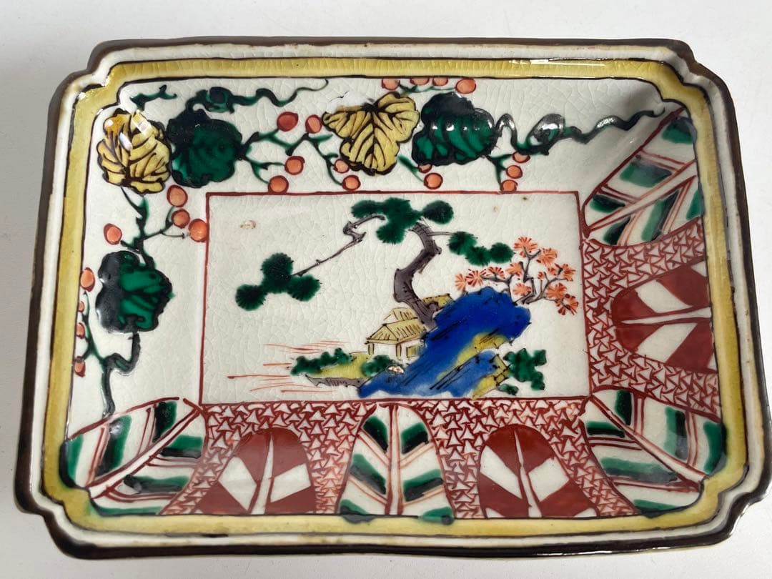 骨董　アンティーク　色絵九谷　苫屋　矢羽　野葡萄　隅入角皿　小皿　古伊万里