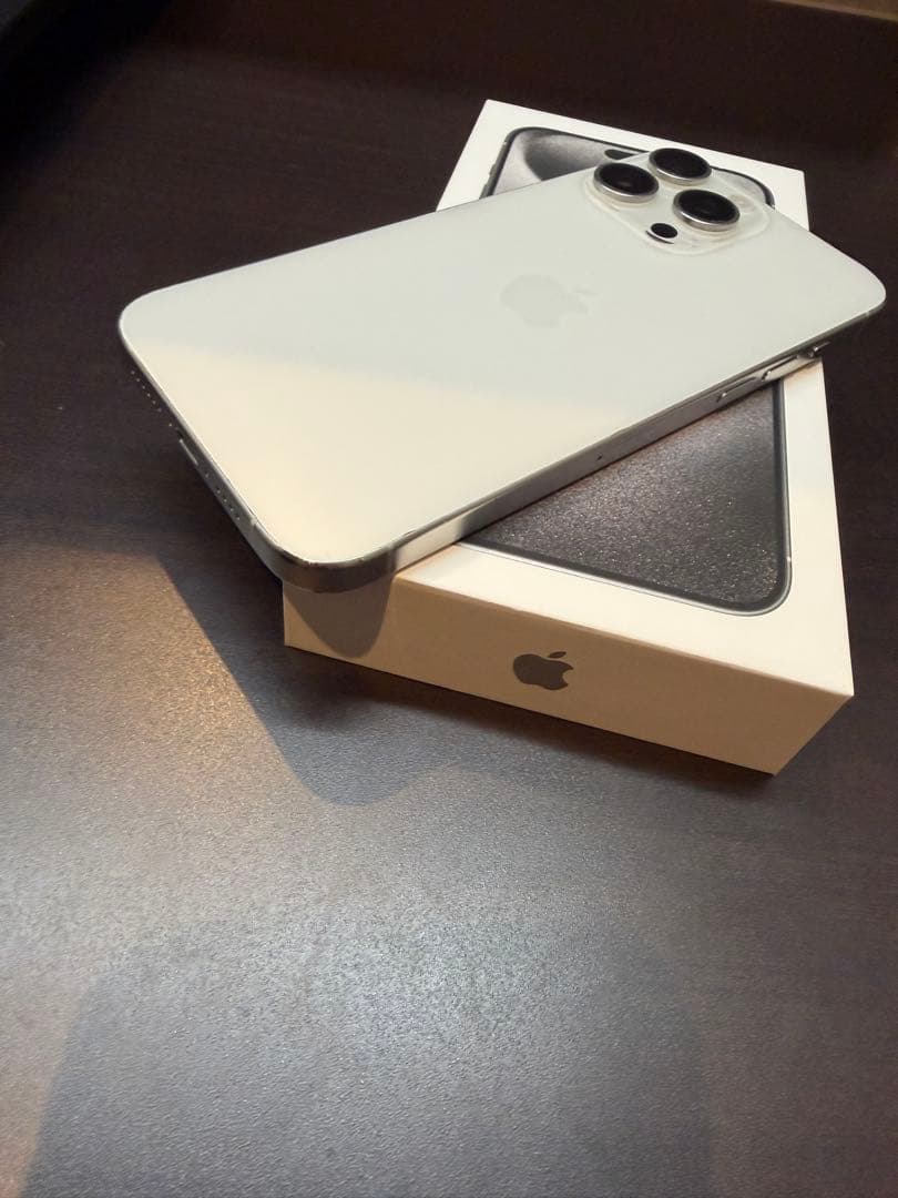 iPhone 15 Pro Max 256GB 本体　simフリー