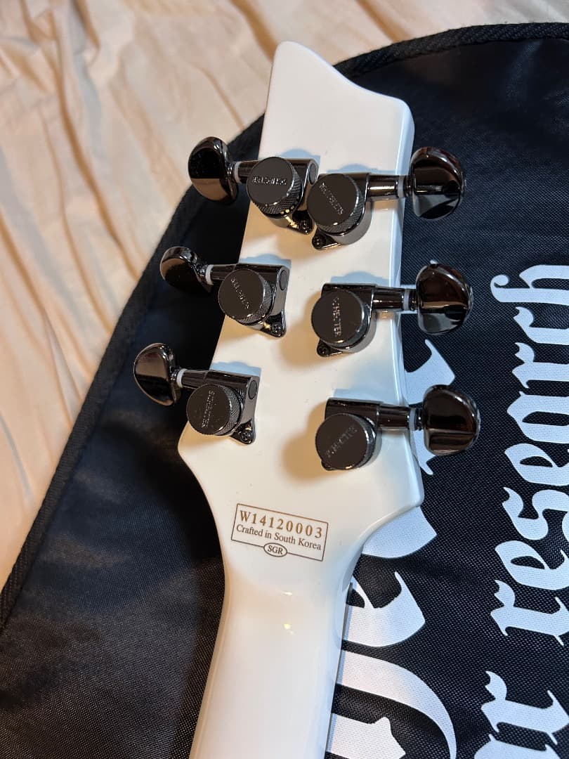 ギター SCHECTER HELLRAISER C-1 WHT