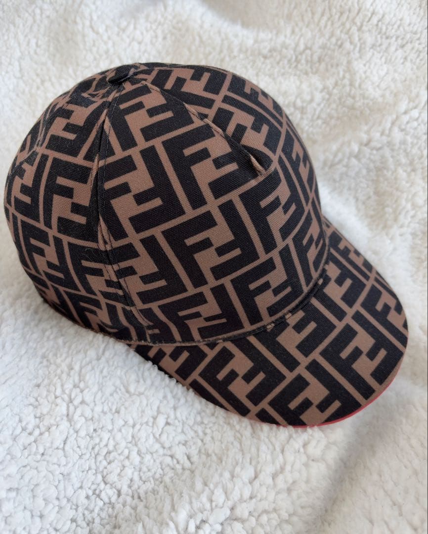 FENDI　キャップ　ズッカ柄　帽子　フェンディ　ブラウン