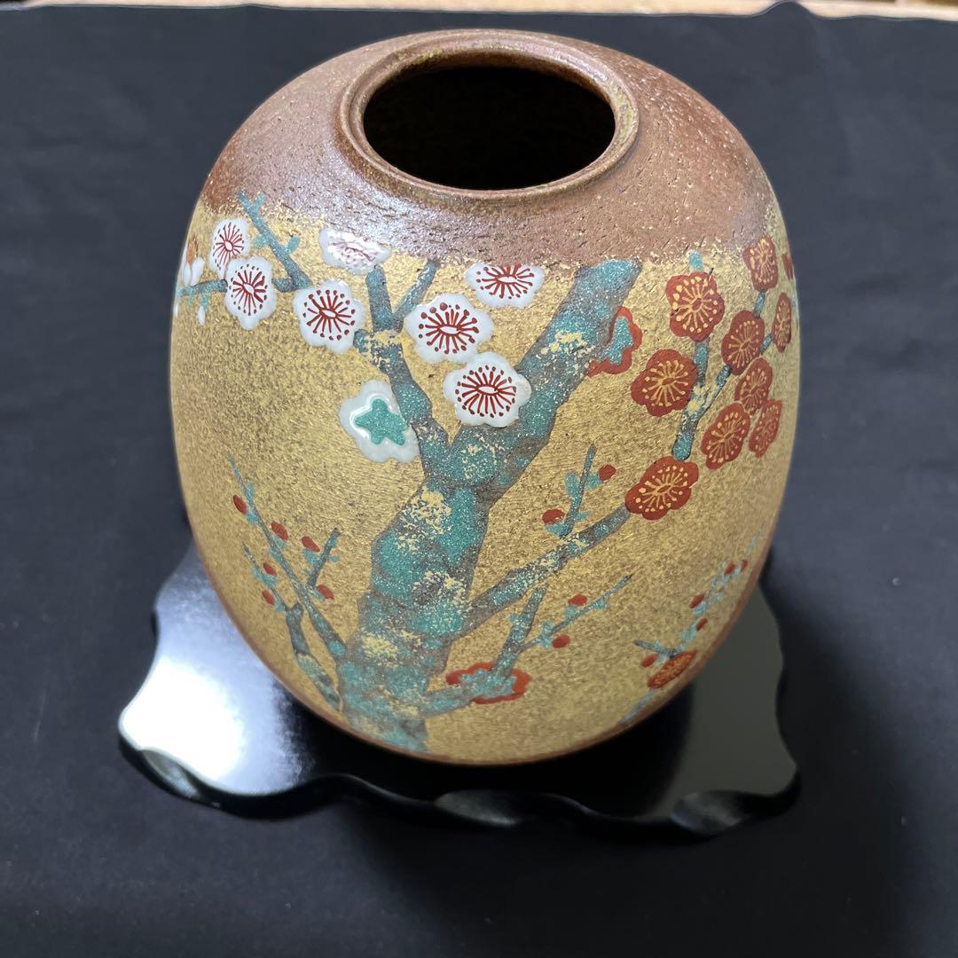 九谷焼き　陶器の梅模様の壺