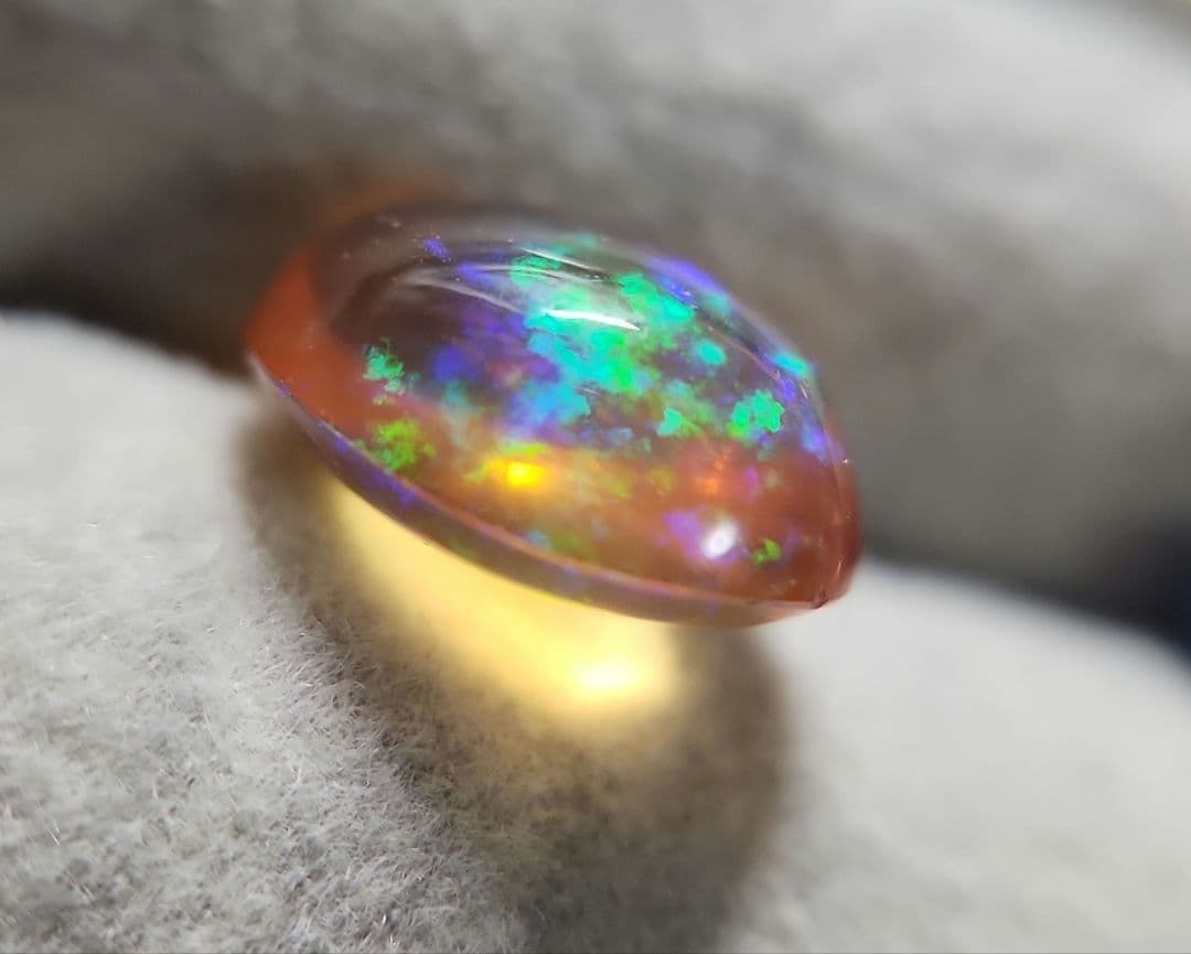 天然ファイアーオパール 2.440ct