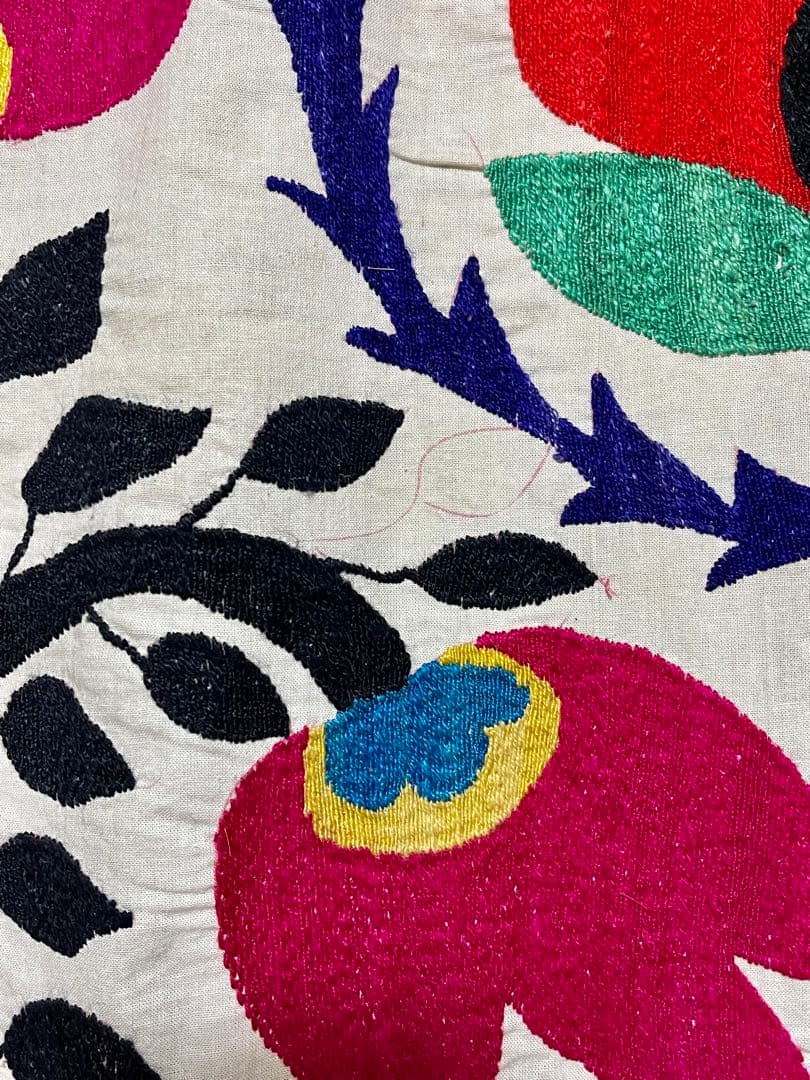 ウズベキスタン スザニ 刺繍 ビンテージ suzani 古布 壁掛け