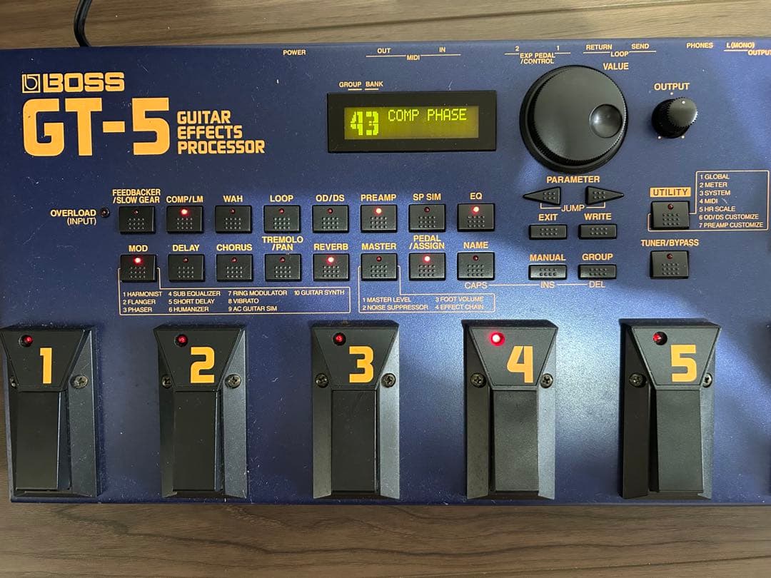 美品　BOSS マルチエフェクター　ＧＴ-５