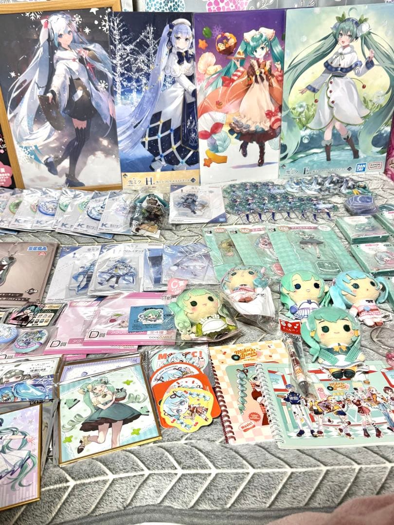 【美品】 初音ミク グッズ まとめ売り ぬいぐるみ アクリル ラバー 缶バッジ