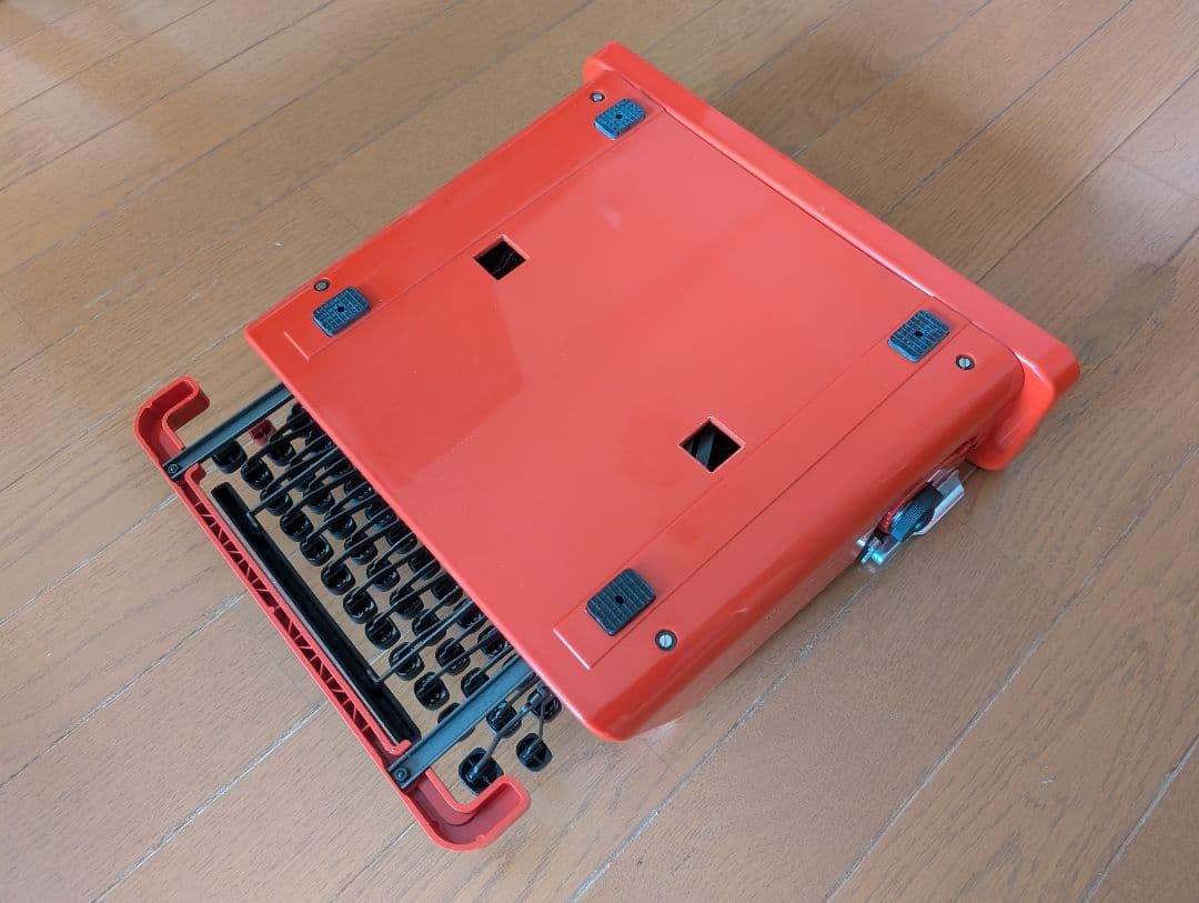 Olivetti オリベッティ タイプライター 赤いバケツ ケース