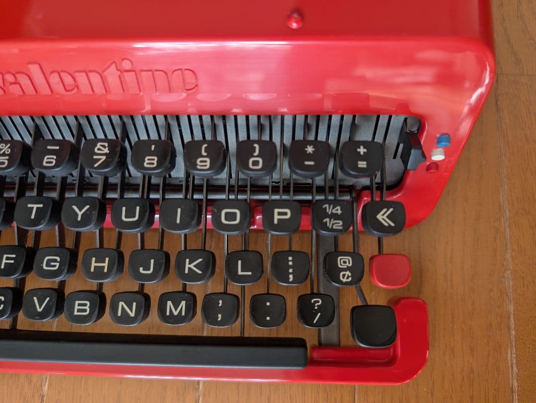 Olivetti オリベッティ タイプライター 赤いバケツ ケース