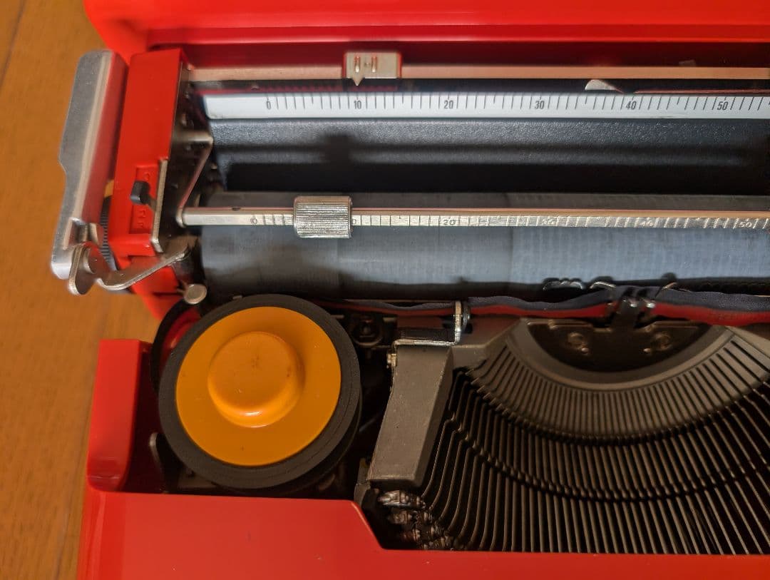 Olivetti オリベッティ タイプライター 赤いバケツ ケース