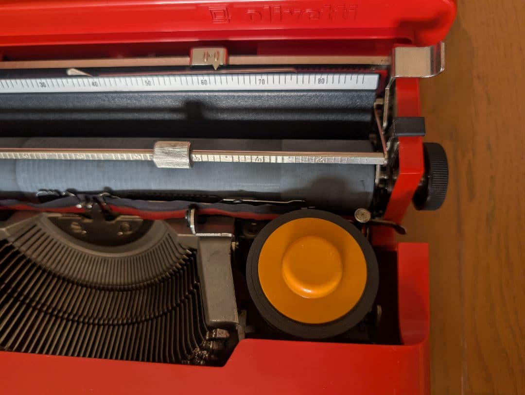 Olivetti オリベッティ タイプライター 赤いバケツ ケース