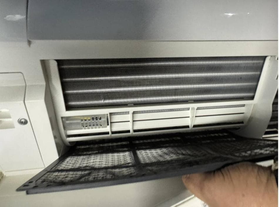 (4235)SHARP エアコン シャープ　AY-L22N-W 6畳 2021年