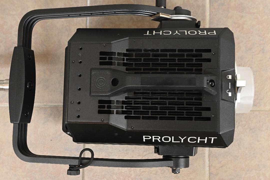 Prolycht Orion 675 FS フルスペクトルLEDライト+フレネル