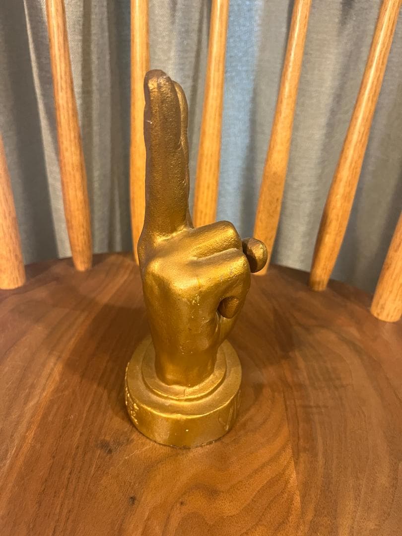 ビンテージ　ビクトリー　ピースサイン　ブロンズ像　クラブ英国屋　風俗店　昭和