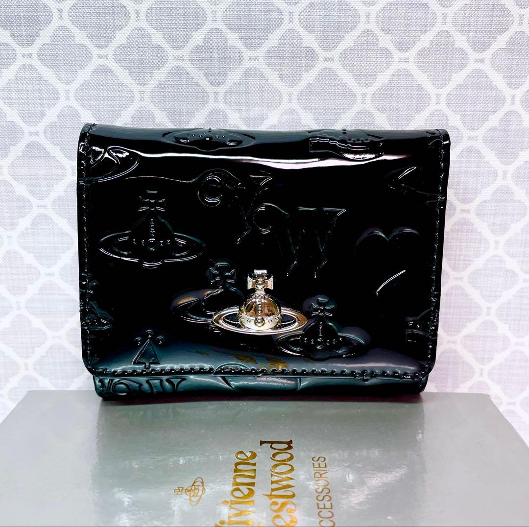【内側に素敵な柄♡新作】Vivienne Westwood 折財布 黒エナメル