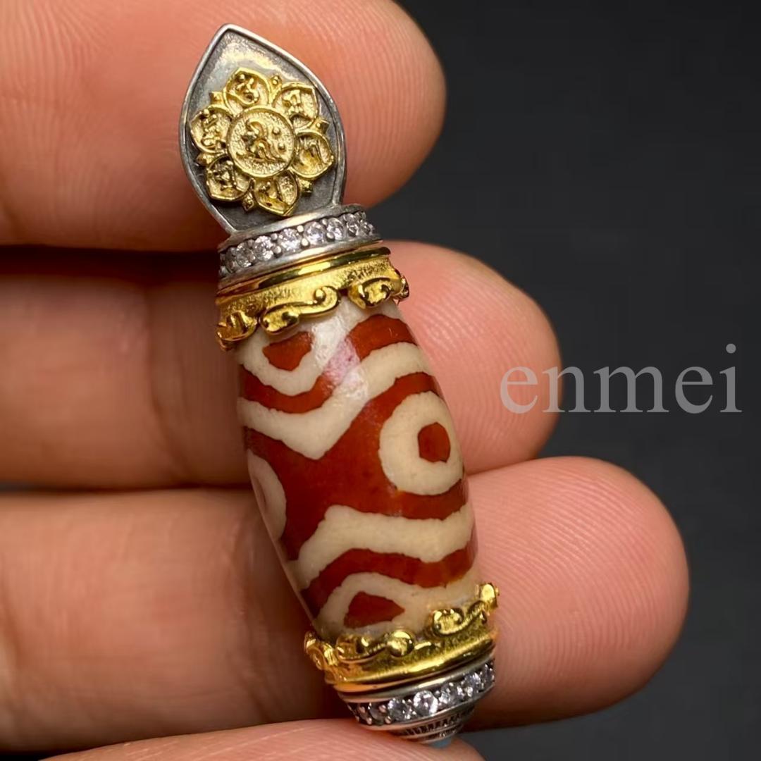 中国古美術・藏區回流・紅肉蓮花三眼天珠・文殊菩薩・天然石・瑪瑙・闢邪消災・根付