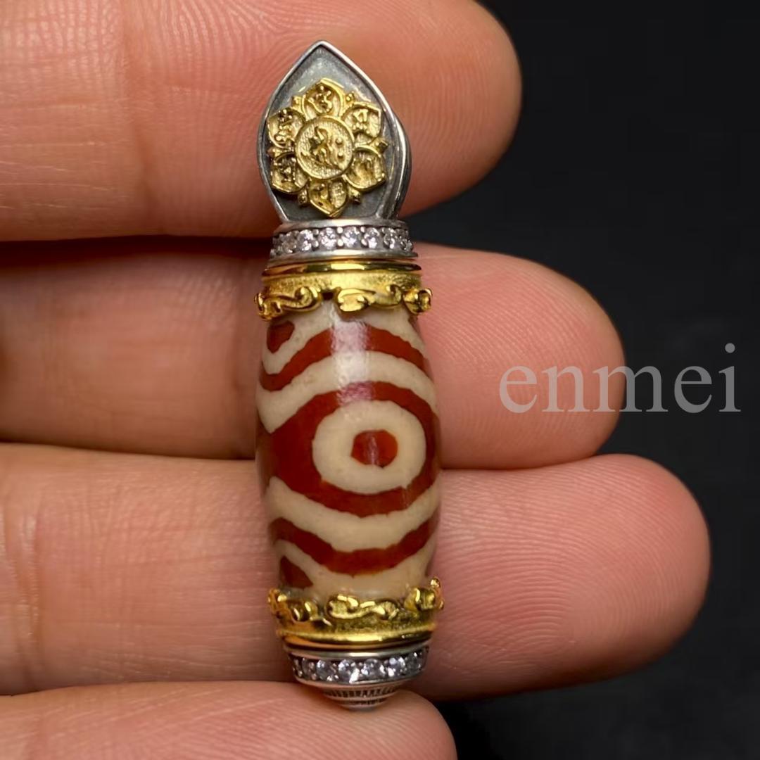 中国古美術・藏區回流・紅肉蓮花三眼天珠・文殊菩薩・天然石・瑪瑙・闢邪消災・根付