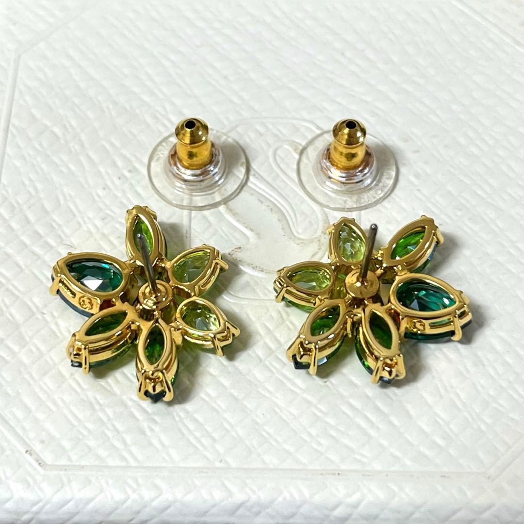 スワロフスキー　ピアス　Gema スタッド　フラワー　グリーン　正規品新品箱付