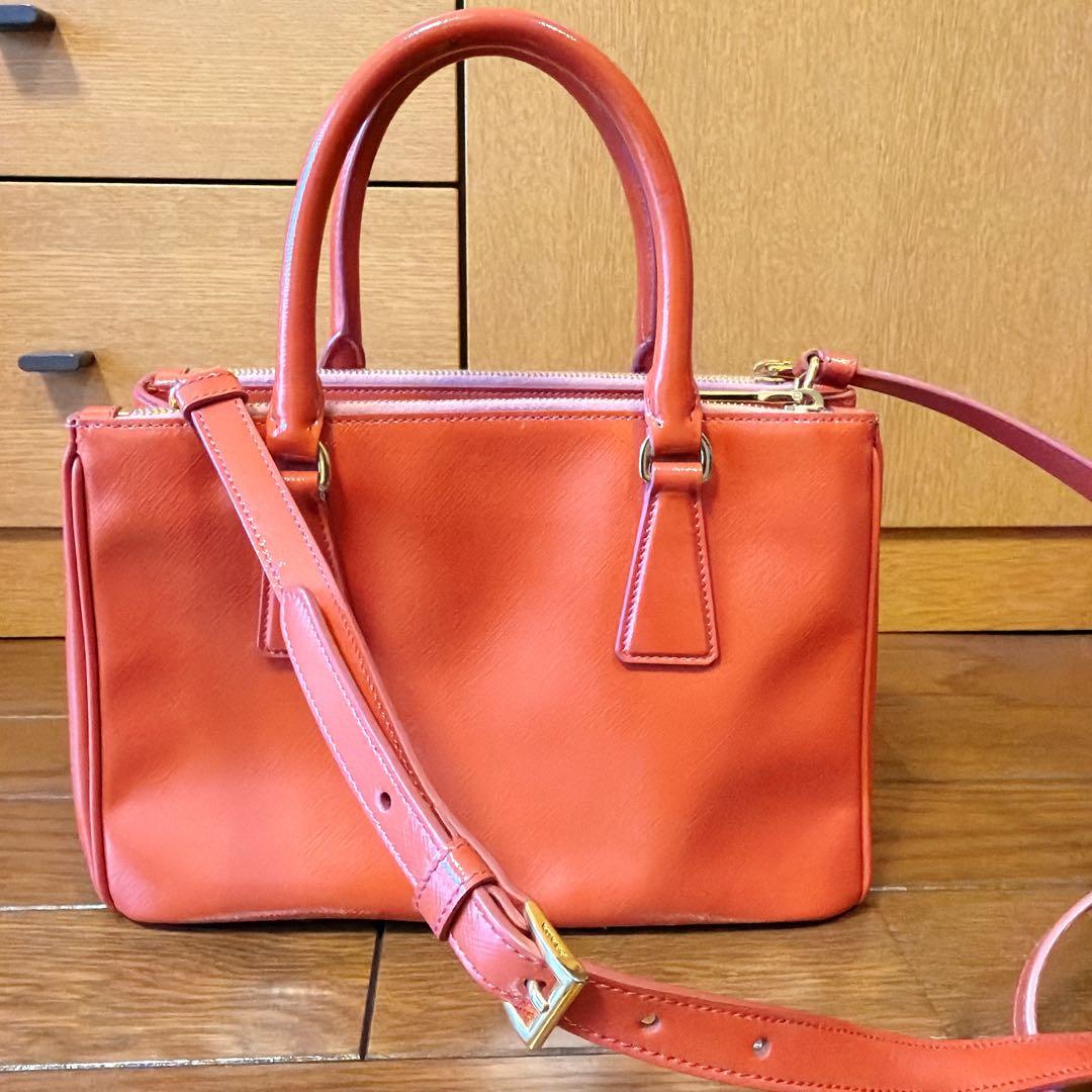 プラダ　サフィアーノ　ガレリア　パテントレザー　オレンジ　2way ショルダー