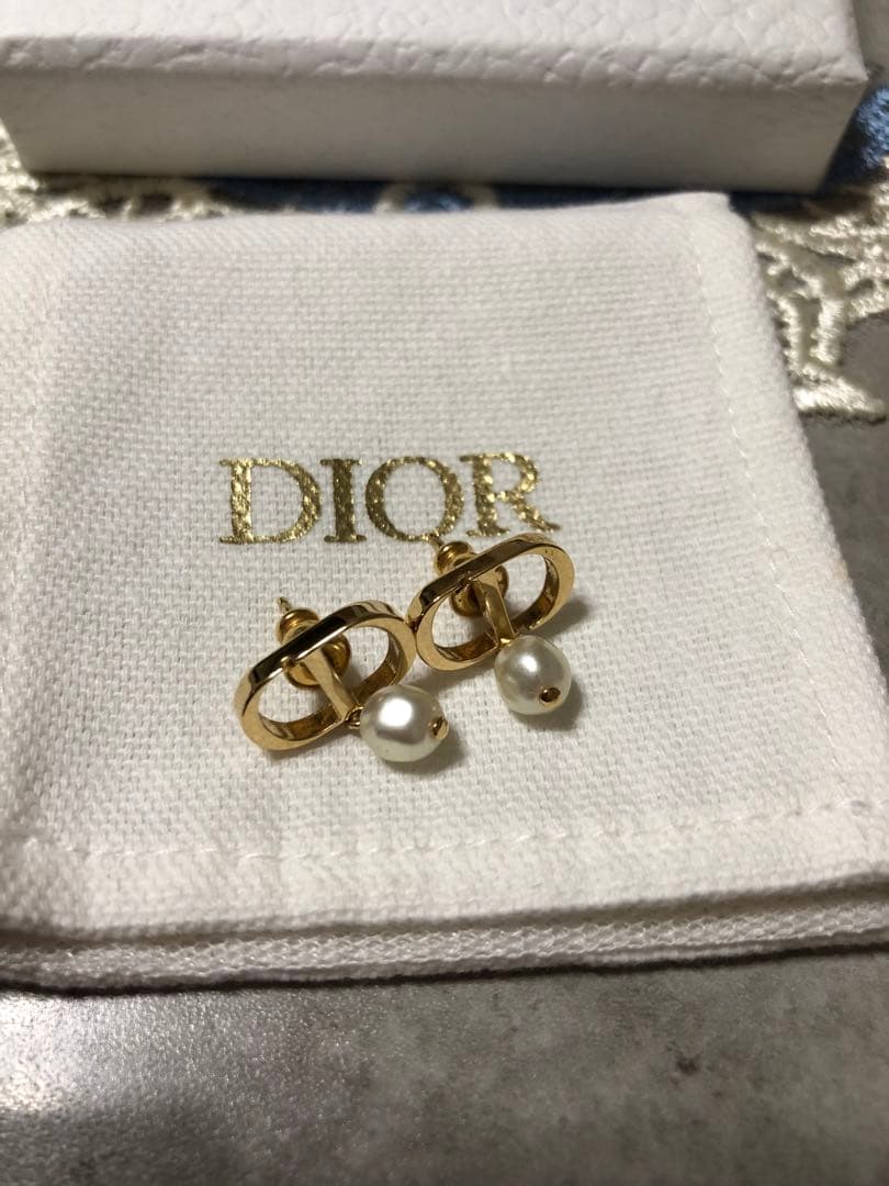 Dior パール フープピアス