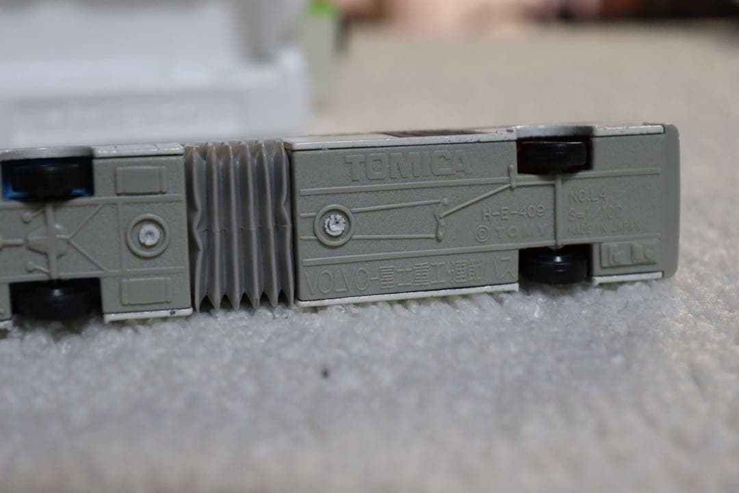 ロングトミカ　VOLVO 富士重工　連節バス　L4 EXPO85 トミカ