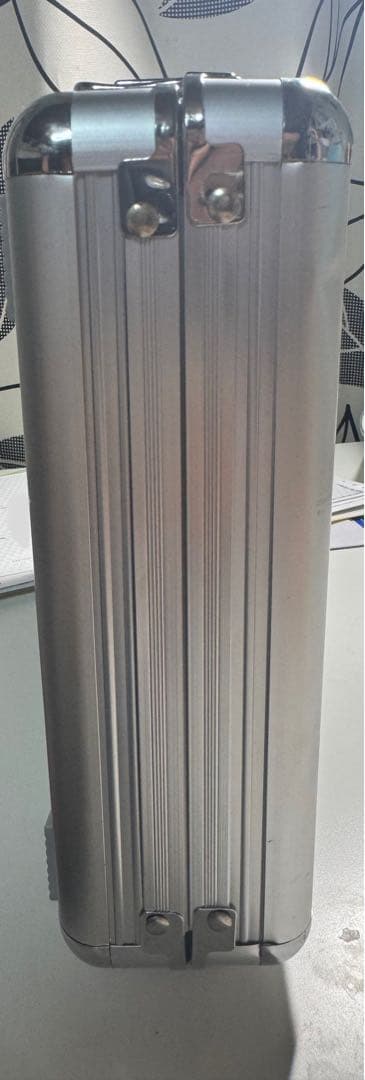 アルミ製シルバーケース