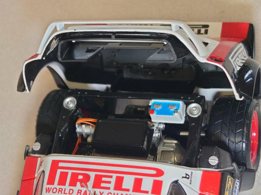 クリスマス値下げ! 1/18 京商 ランチア ストラトス ピレリ75Yサンレモ