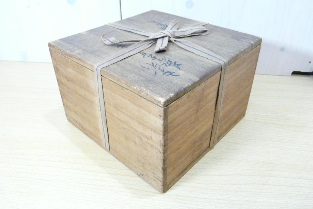 加賀塗師 金城萬茂 造 五彩 独楽糸目菓子器 喰籠 天然木地／漆塗 本物保証