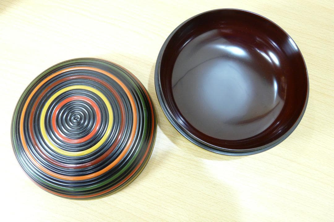 加賀塗師 金城萬茂 造 五彩 独楽糸目菓子器 喰籠 天然木地／漆塗 本物保証