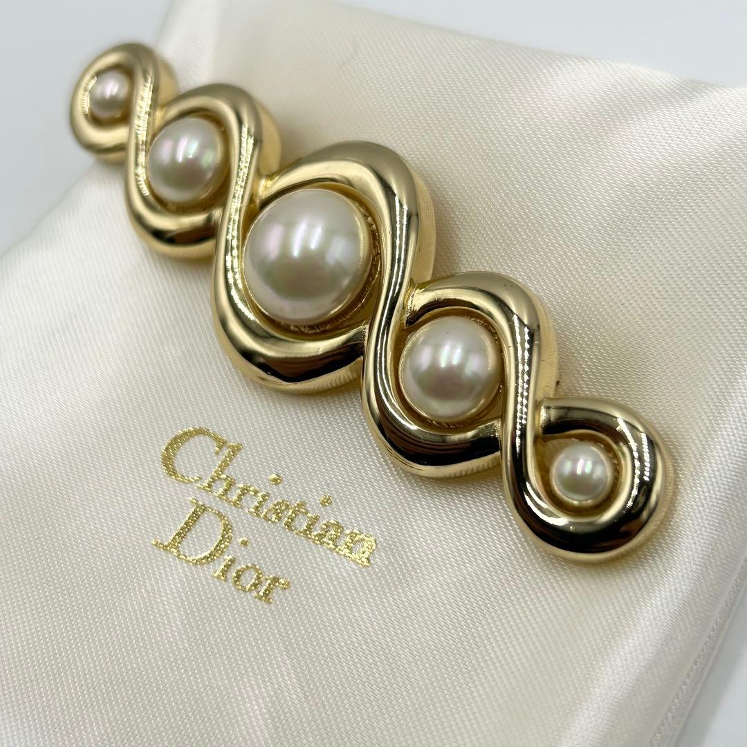 クリスチャンディオール　パールモチーフ　ブローチ　ゴールド