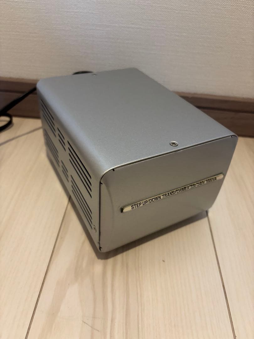 変圧器 AC 100V/220-240V 1000VA