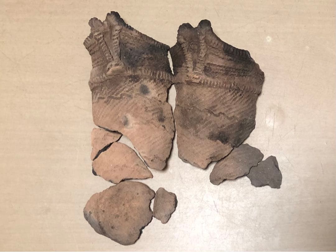 「縄文土器の欠片 No.528」です。