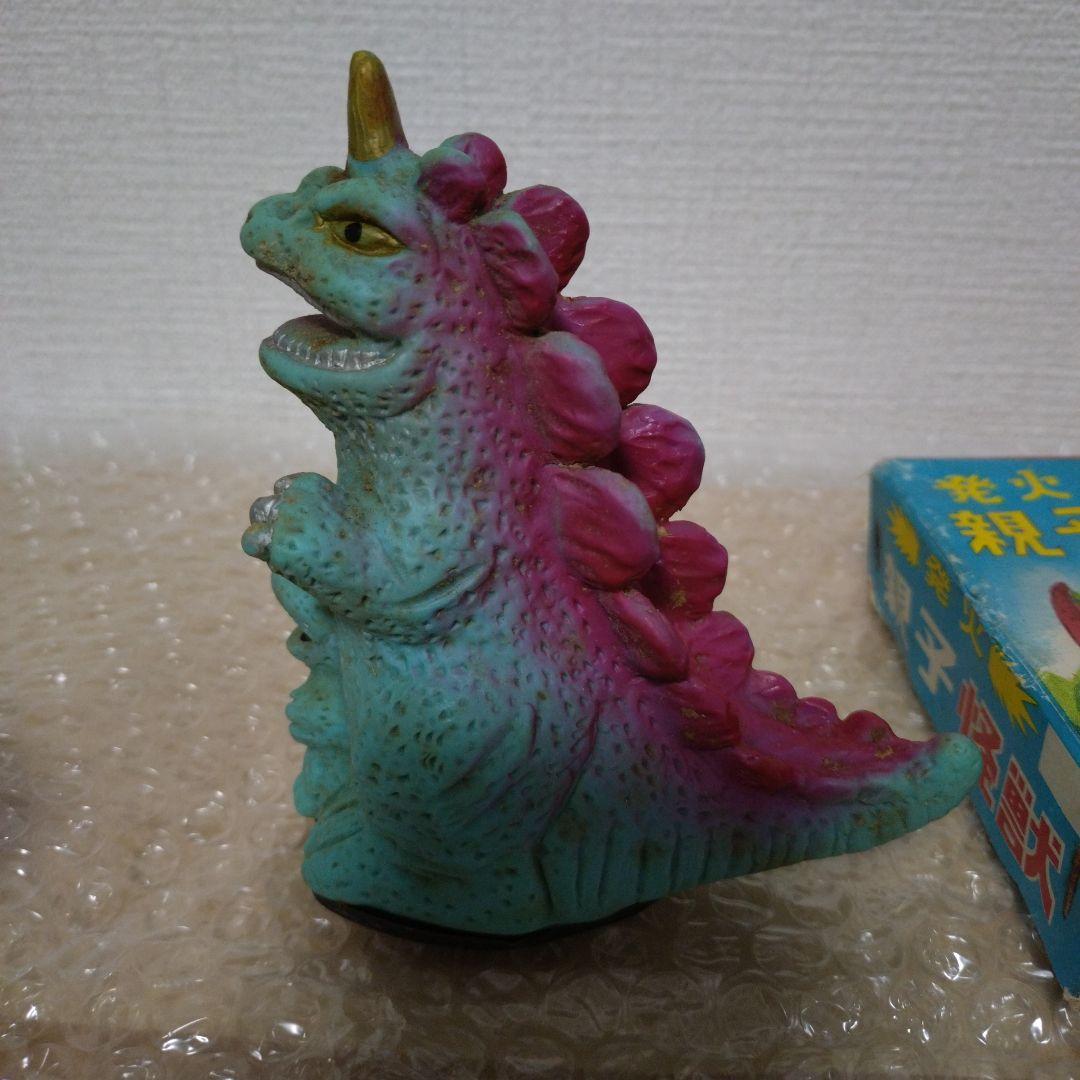 怪獣フィギュア 青とピンクのグラデーション