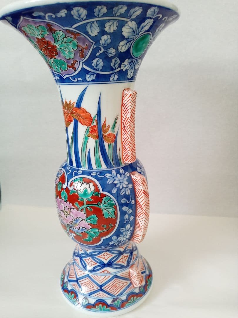 花瓶（染錦あやめ）有田焼華山（萬右衛門窯）