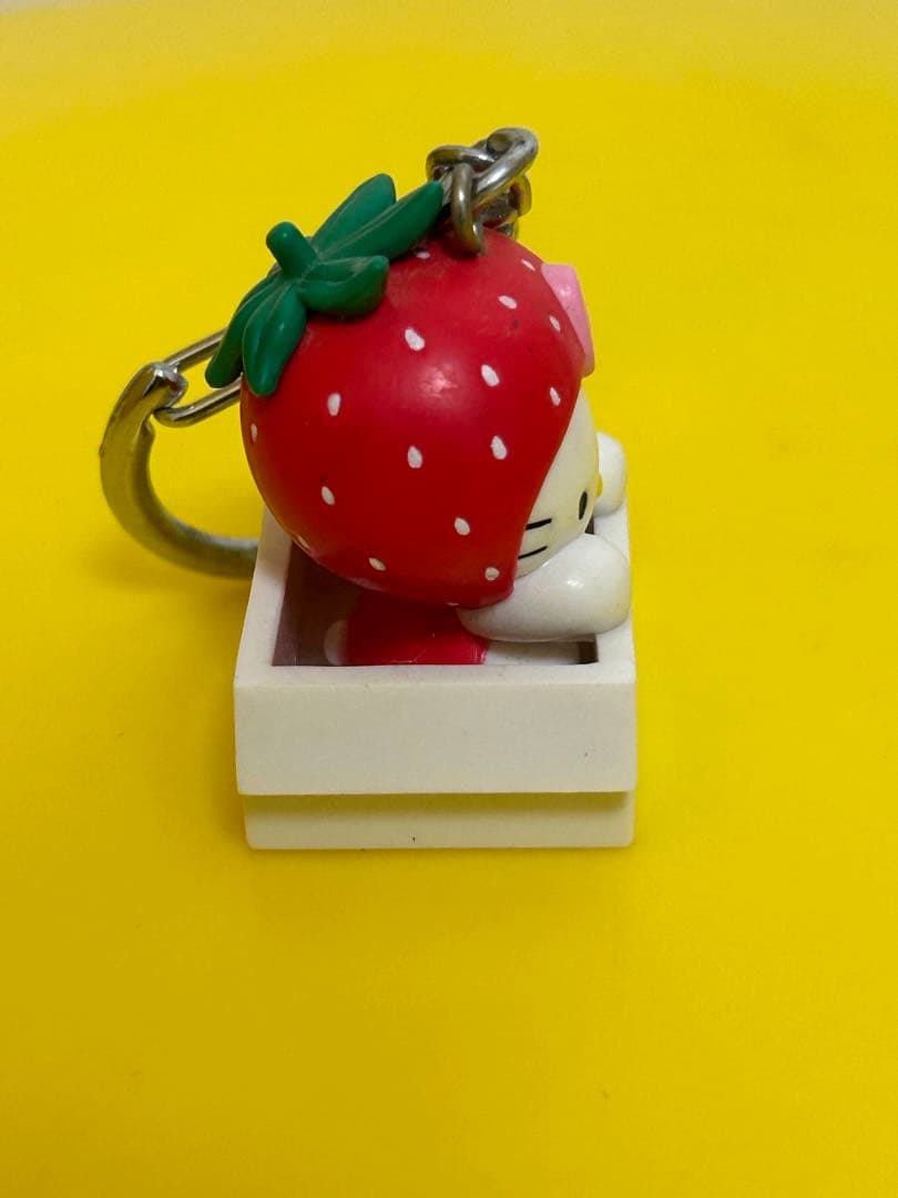 ご当地キティ　ハローキティ　いちご　博多とよのか　マスコットキーホルダー