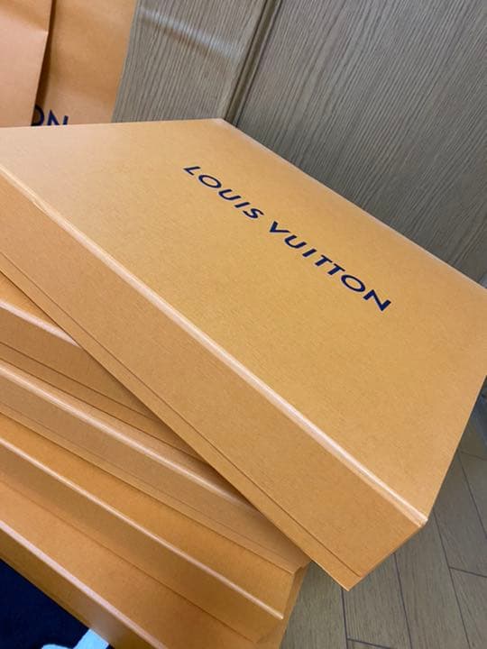 ルイヴィトン　マグネット式　空箱　紙袋　メッセージカードショッパー　プレゼント