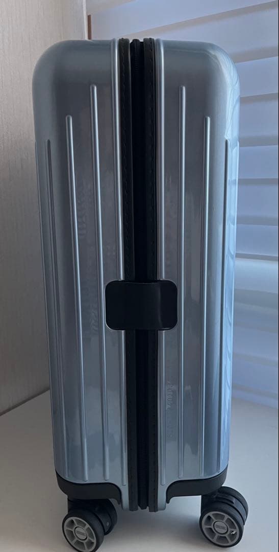 極美品　リモワ スーツケース　サルサエアー 33L TSAロック アイスブルー