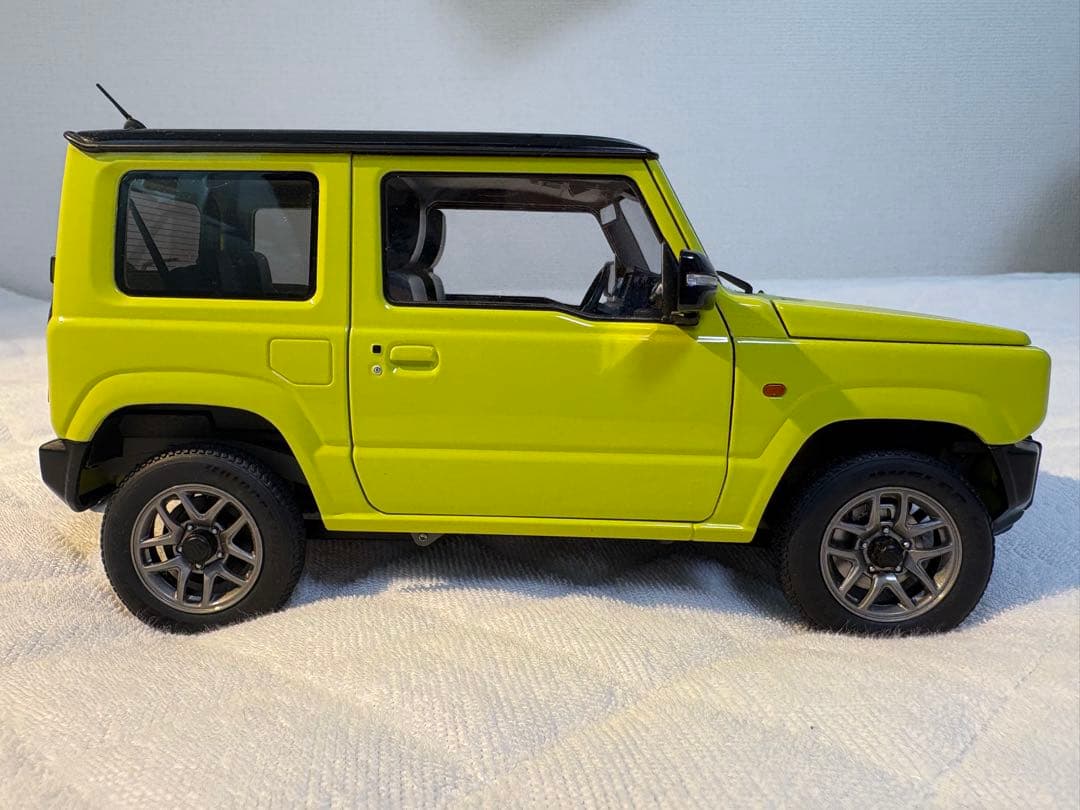 スズキ ジムニー 1/18 キネティックイエロー