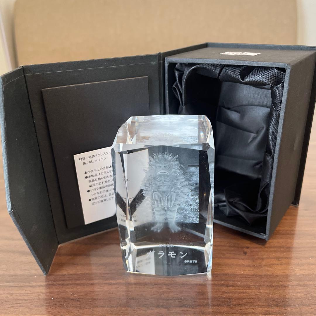 ウルトラマンシリーズの怪獣「ガラモン」クリスタルオブジェ　4点セット