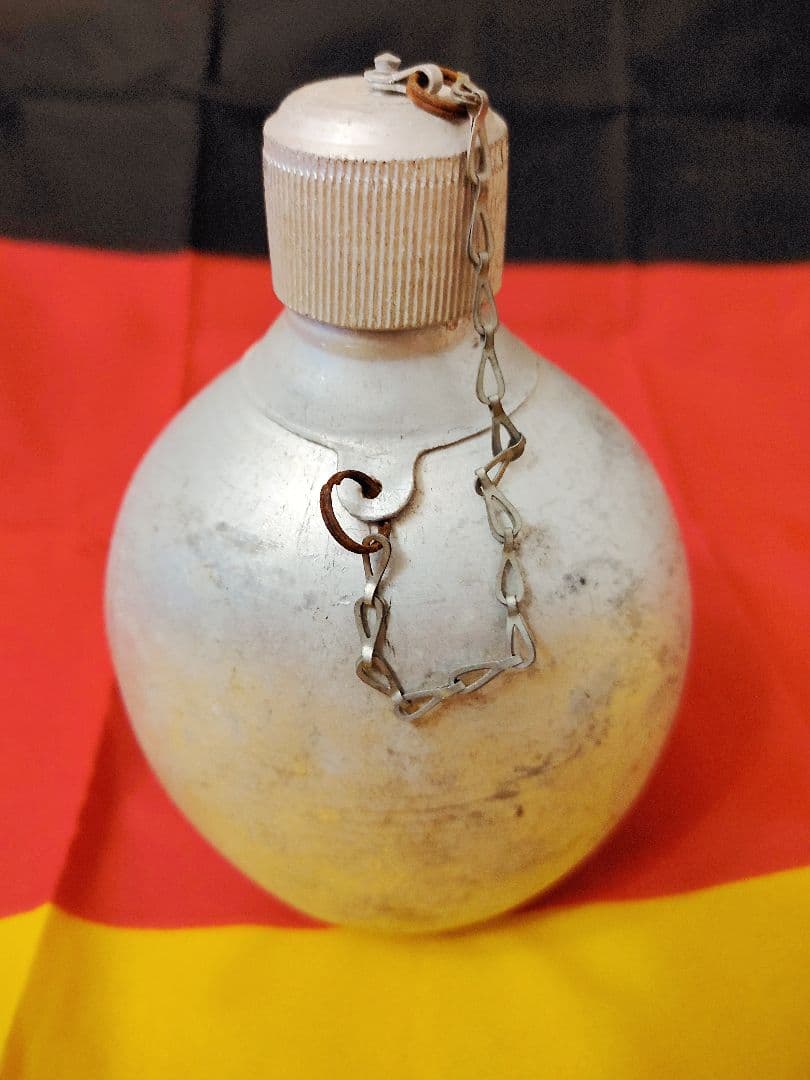 ドイツ軍　第二次世界大戦 アルミ製卵型ボトル キャンティーン