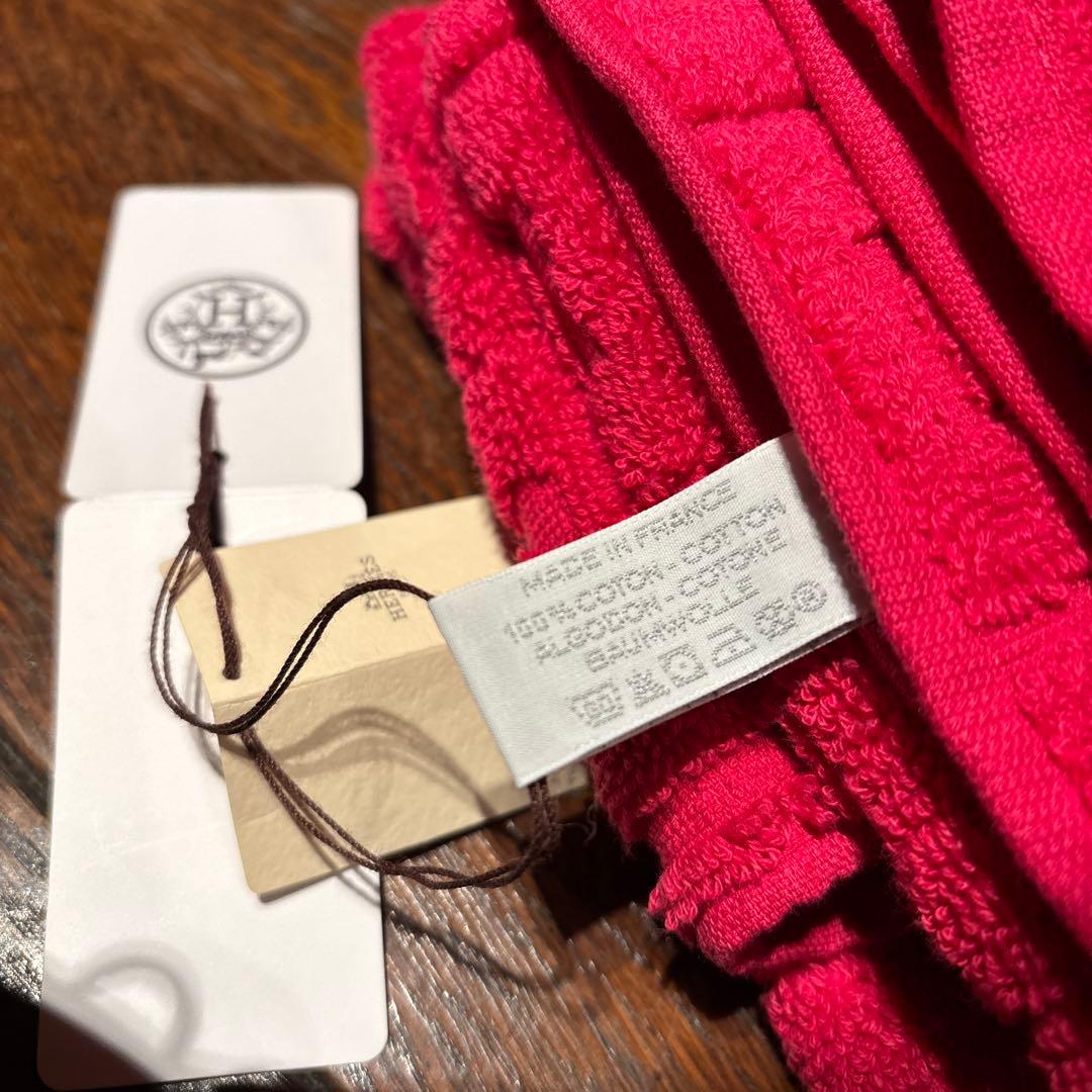 HERMES 赤 バスタオル 55×96センチ　箱付き