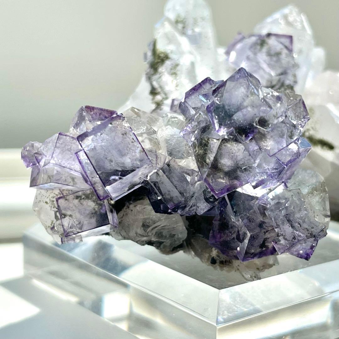 ヤオガンシャン産 フローライト/水晶 鉱物標本