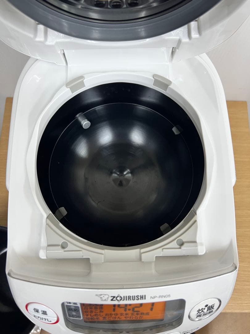 象印 圧力IH炊飯器 NP-RN05 型（ホワイト） 2024年製