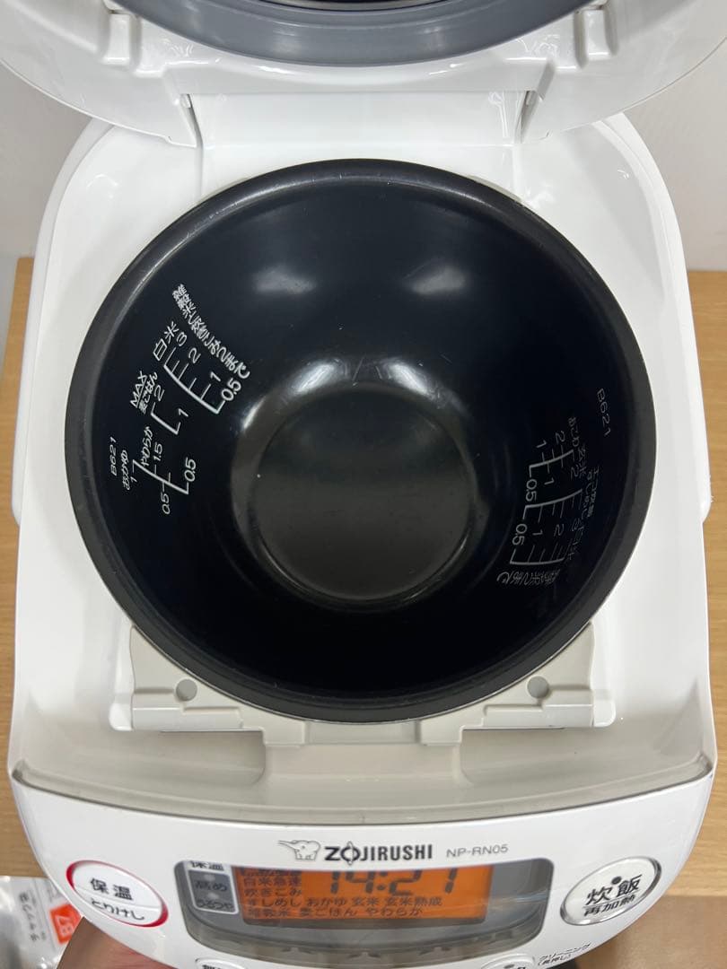 象印 圧力IH炊飯器 NP-RN05 型（ホワイト） 2024年製