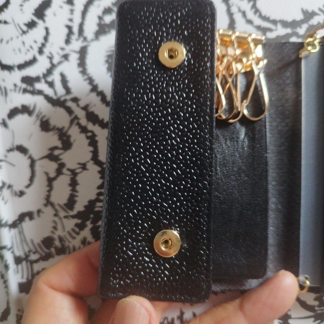 CHANEL ブラック レザー チェーンケース